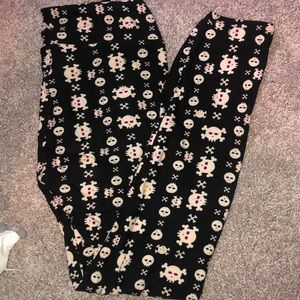 Skull and crossbones lularoe leggings